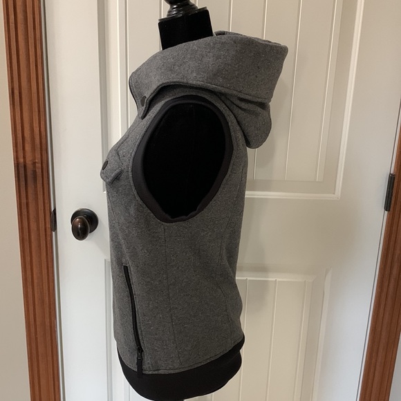 Burton vest - Picture 2 of 9